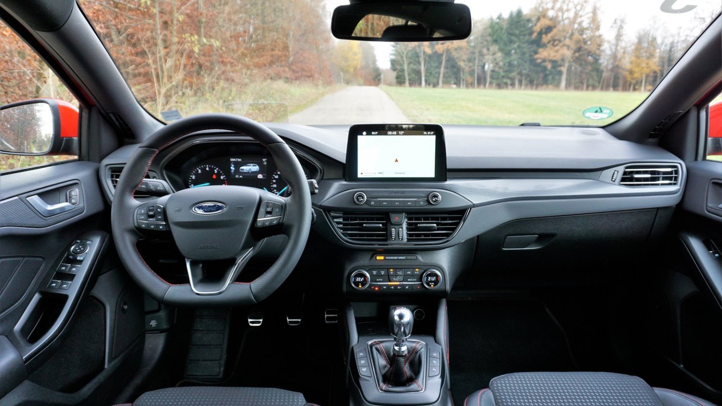Das Cockpit des Focus Turnier entspricht dem Fünftürer. Was sonst.