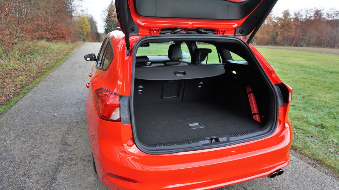 Mit Notrad passen 575 Liter in den Kofferraum des Ford Focus Turnier.