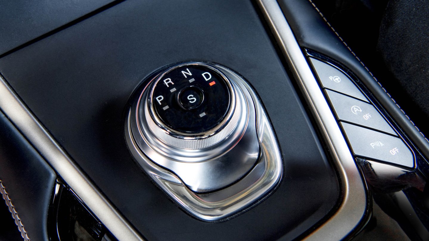 Das neue Achtgang-Automatikgetrieb mit Drehrad.