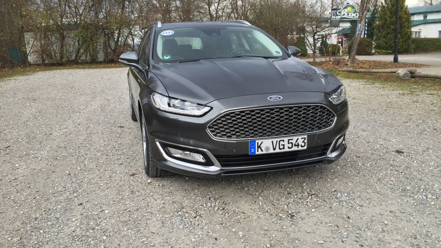 Den Vignale ziert ein spezieller Wabenkühlergrill