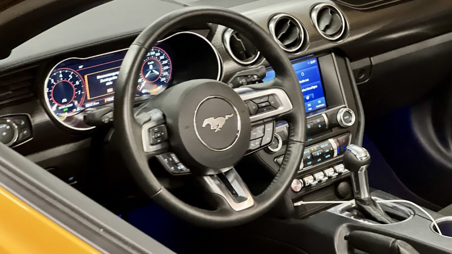 Der Klang der Klappen-Abgasanlage lässt sich über das Multifunktionslenkrad steuern.