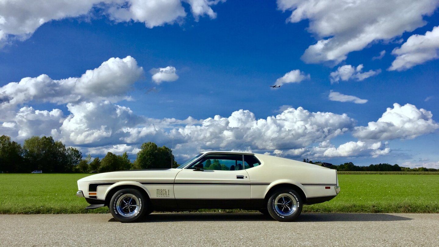 Die erste Mustang-Serie gab es als Sportroof, aber auch mit Stufe im Heck und als Cabrio.