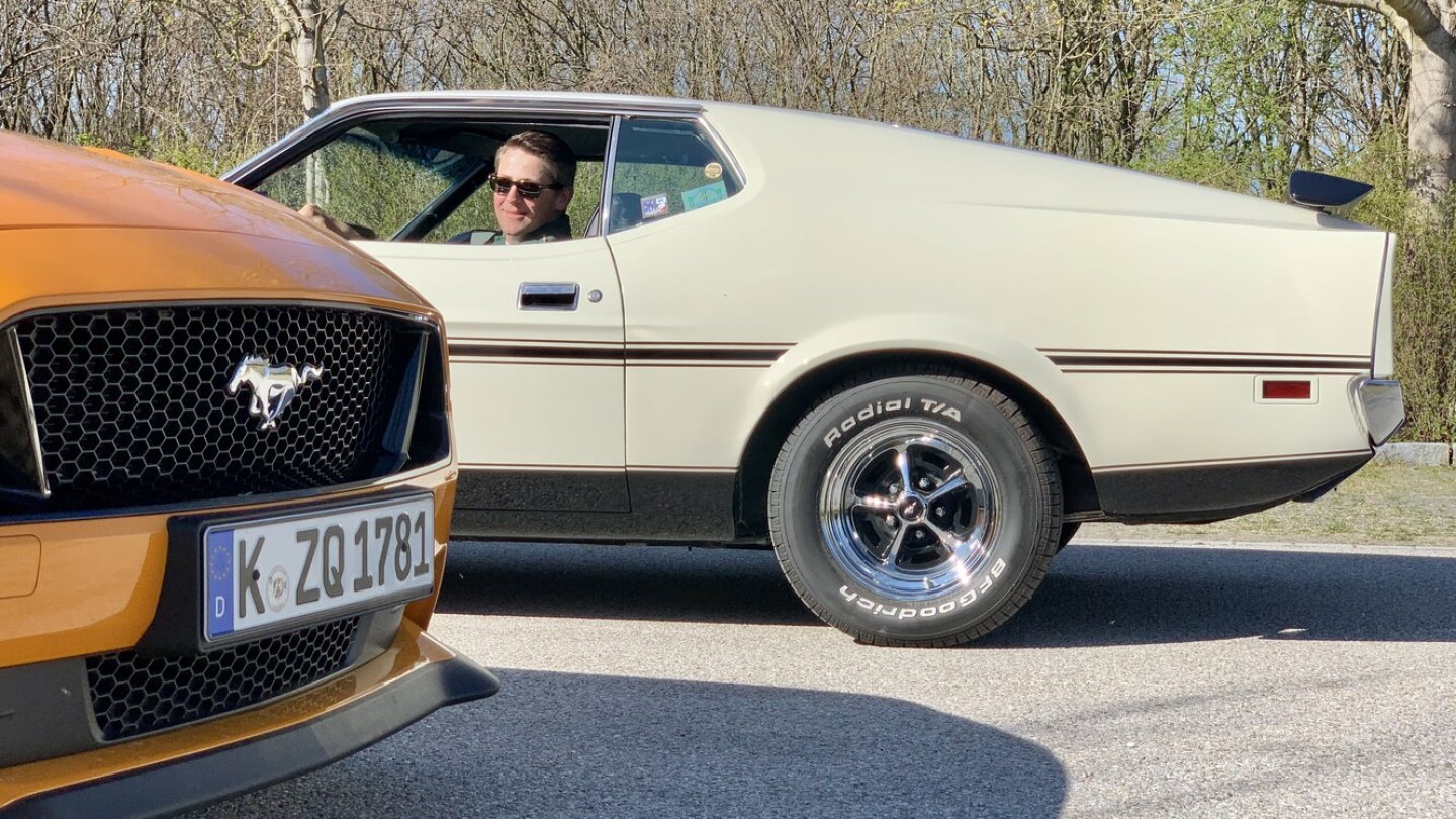 Andi düst im 1971er Mach 1 ab. Nicht zu überhören.