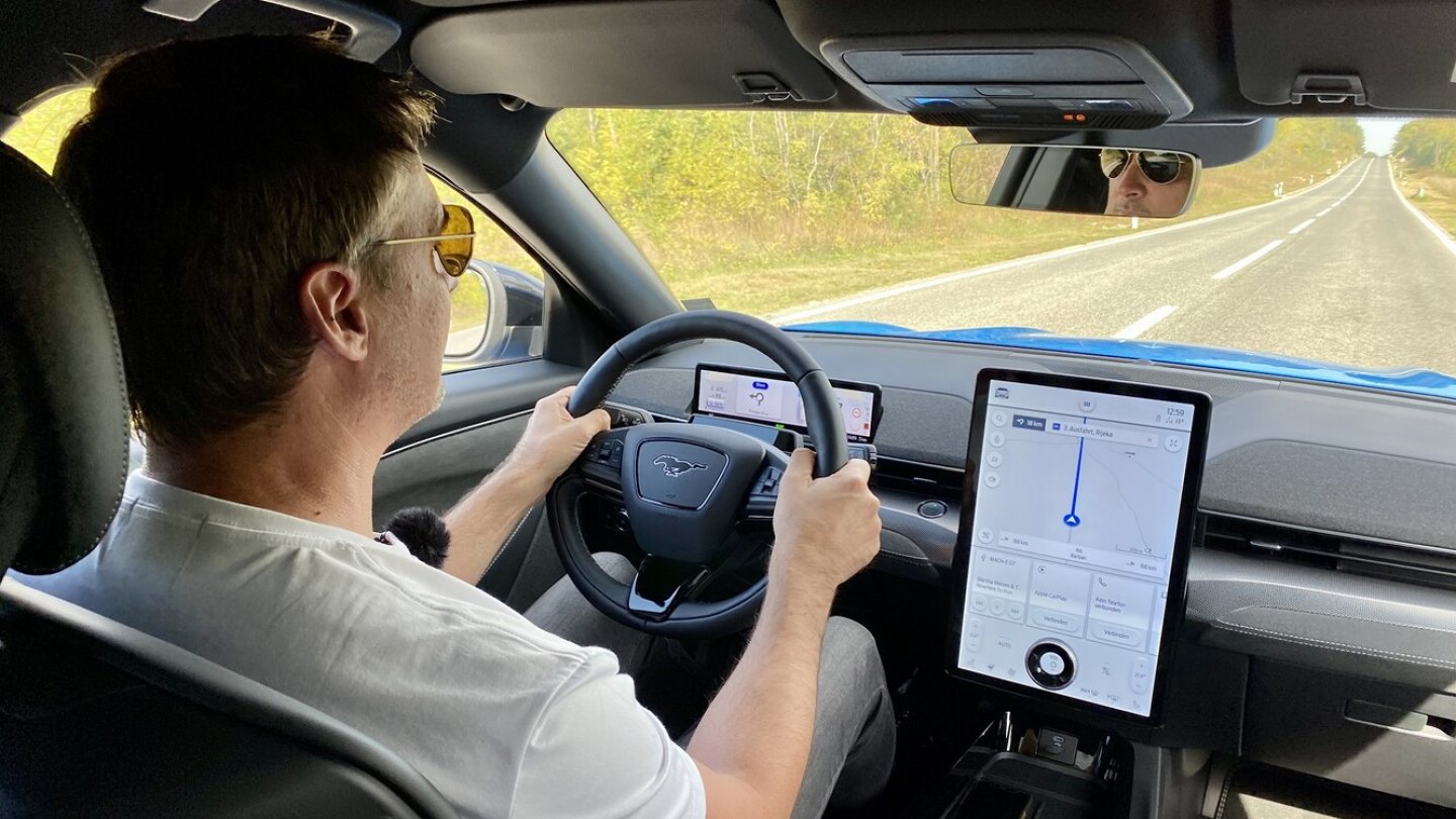 Wer dauerhaft hinter das GT-Lenkrad will, muss erstmal viel Geld investieren.