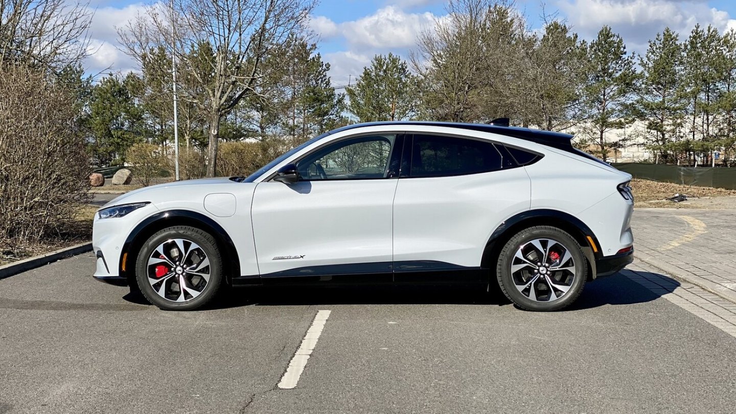Der Ford Mustang Mach-E ist 4,71 Meter lang.