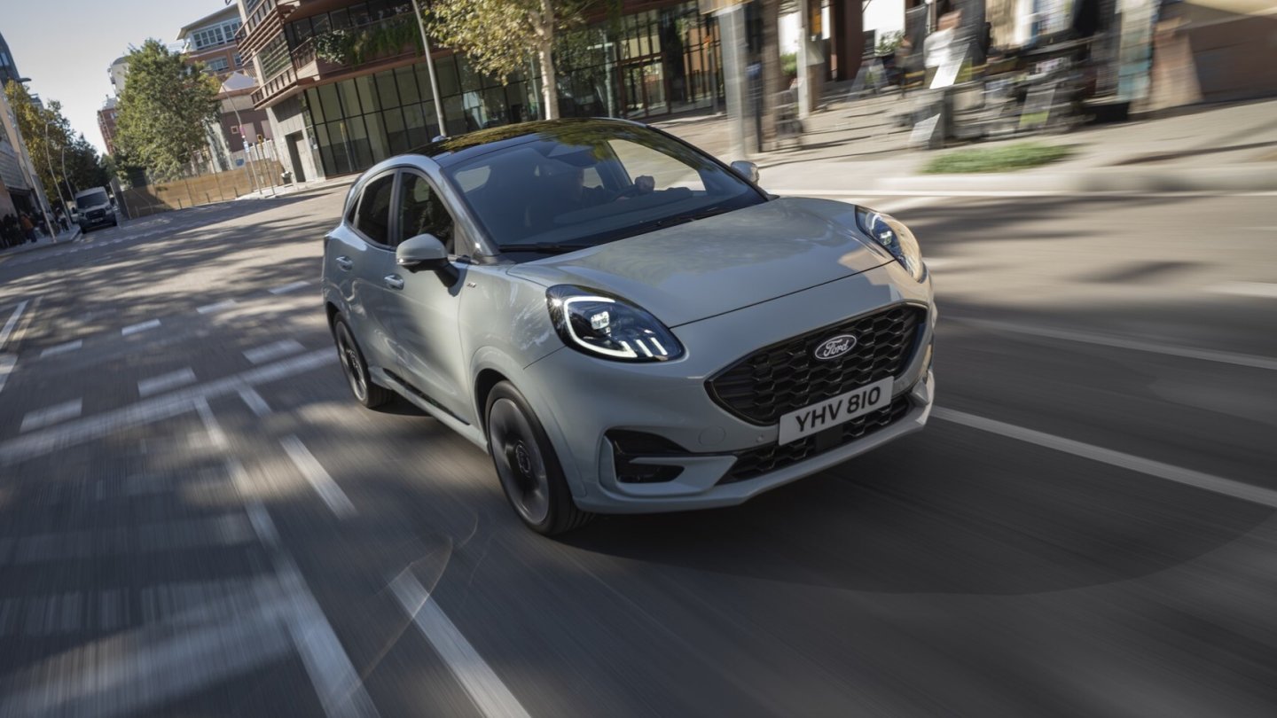 Grill und Scheinwerfer sind neu.