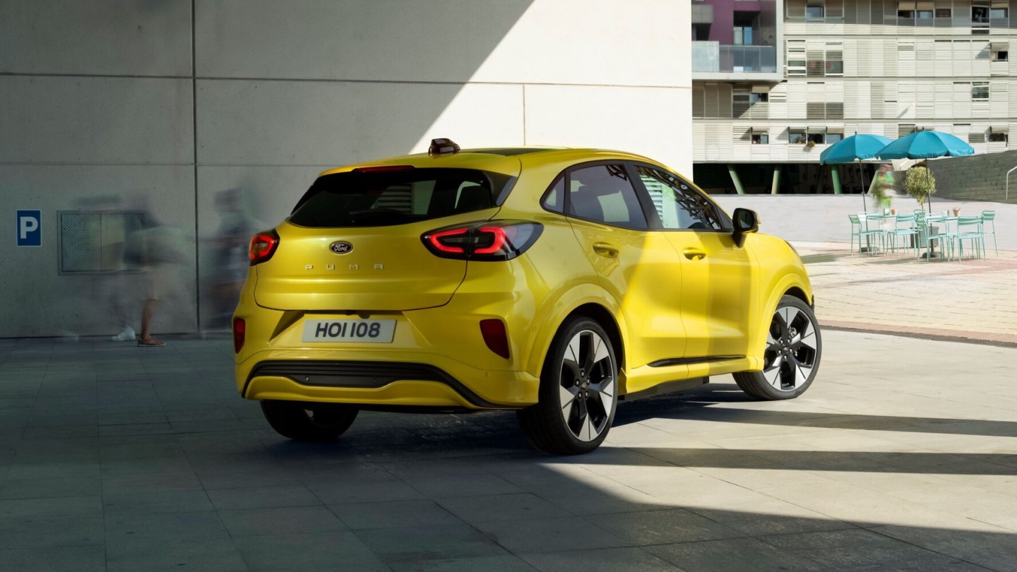 Das Heck gleicht, bis auf den Spoiler, dem Verbrenner-Puma.