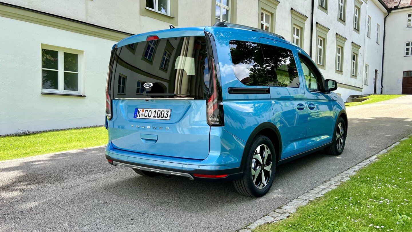 Steiles Heck mit breiter Klappe: Die Form folgt der Funktion.