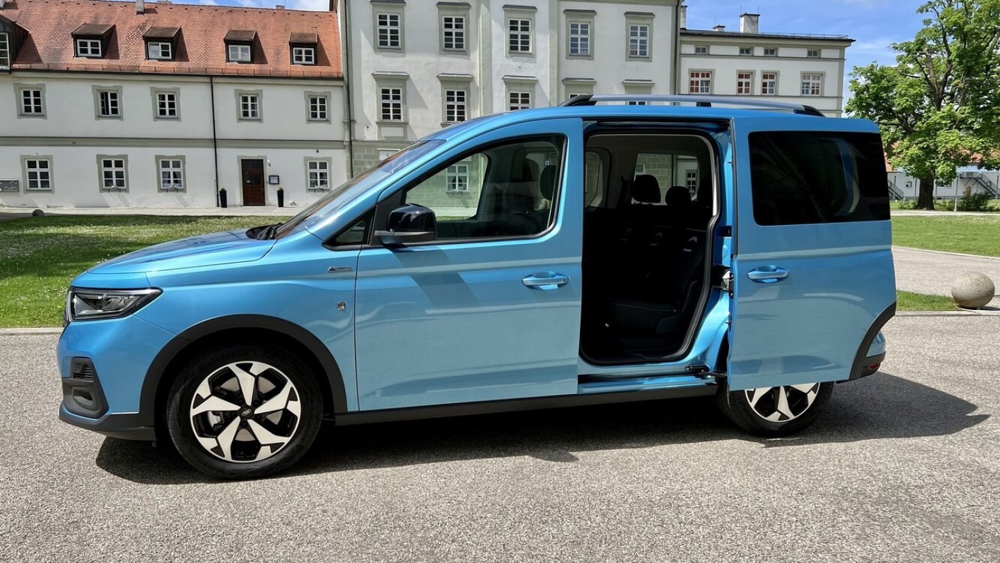 Breite Schiebetüren erleichtern Ein- und Ausstieg.