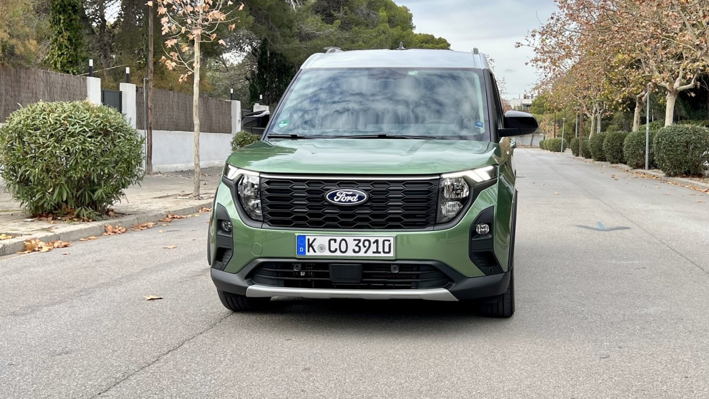 Kleinlich: LED-Tagfahrlicht kostet 178,50 Euro extra. Die Hauptscheinwerfer nutzen Halogen-Leuchten.