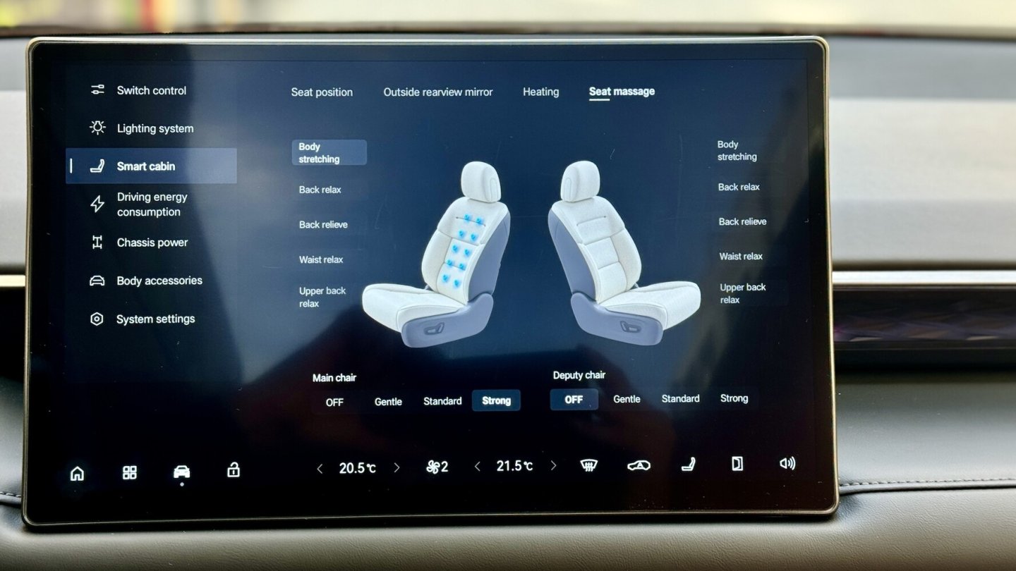 Die Ausstattung beinhaltet auch eine gut gelungene Massagefunktion für die erste Sitzreihe.