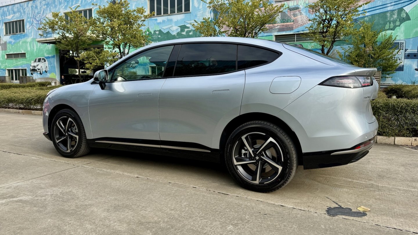 Exportpläne für HypTec existieren aktuell nicht. Der HT ähnelt dem Tesla Model Y.