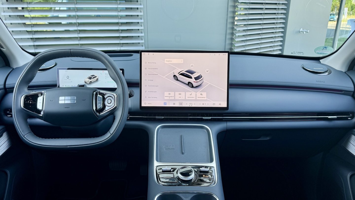 Apple CarPlay und Android Auto zählen zur Serienausstattung aller Varianten.