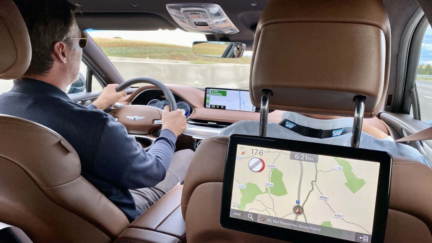 Was liegt hinter dem Horizont? Im komfortablen Koreaner schauen wir gerne nach.