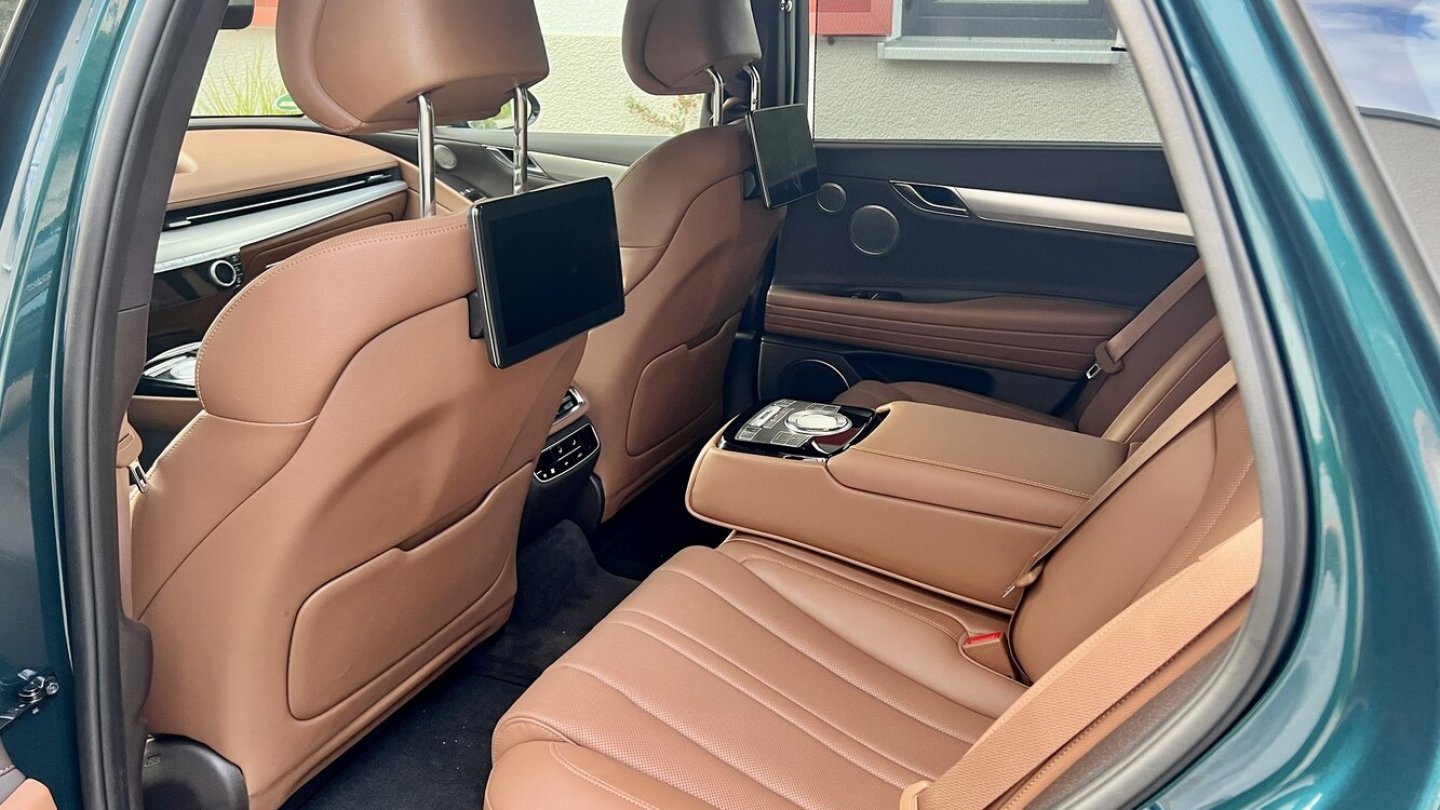 Edles Interieur im Genesis, aber die Lexicon-Soundanlage bleibt klangarm.