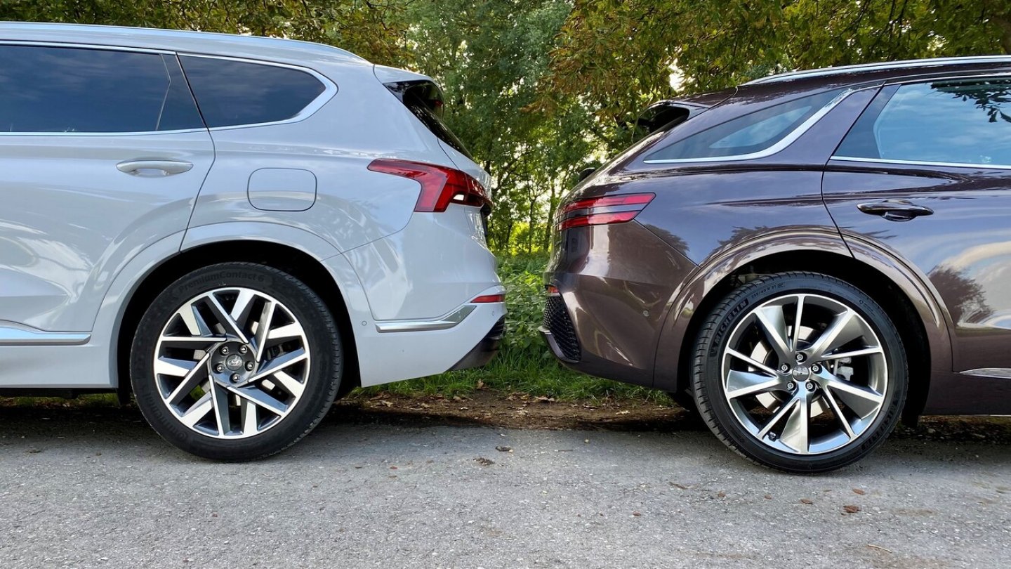 Der Hyundai steht auf 20-Zoll-Rädern, der Genesis auf 21-Zöllern.