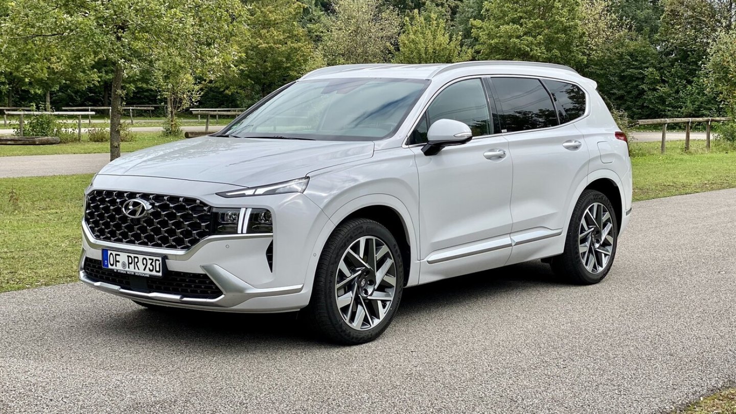 Der Hyundai Santa Fe Signature ist das Topmodell der SUV-Baureihe.