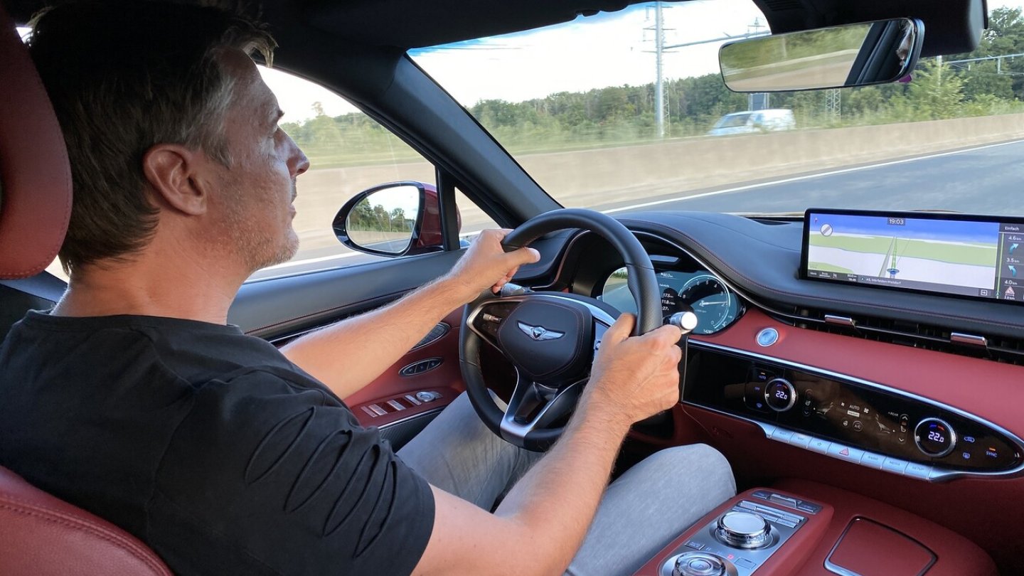 Komfort, Fahrassistenz und Infotainment sind auf sehr hohem Niveau.