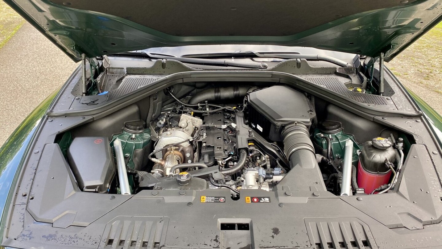 Striptease fürs Foto: Der Dieselmotor ohne Verkleidung.