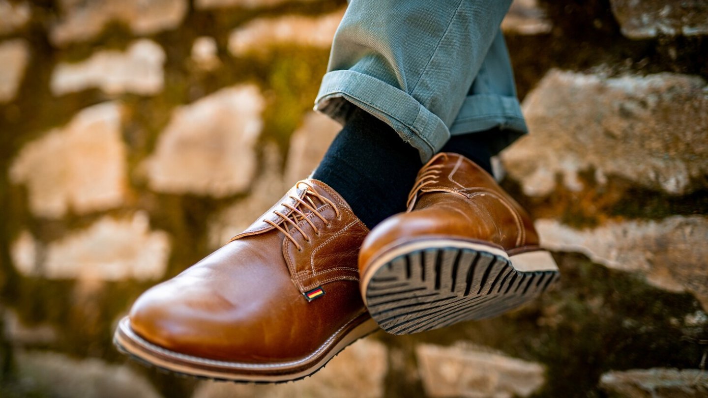 Die Sohlen aus Autoreifenprofil halten sehr lange und sorgen für Grip.