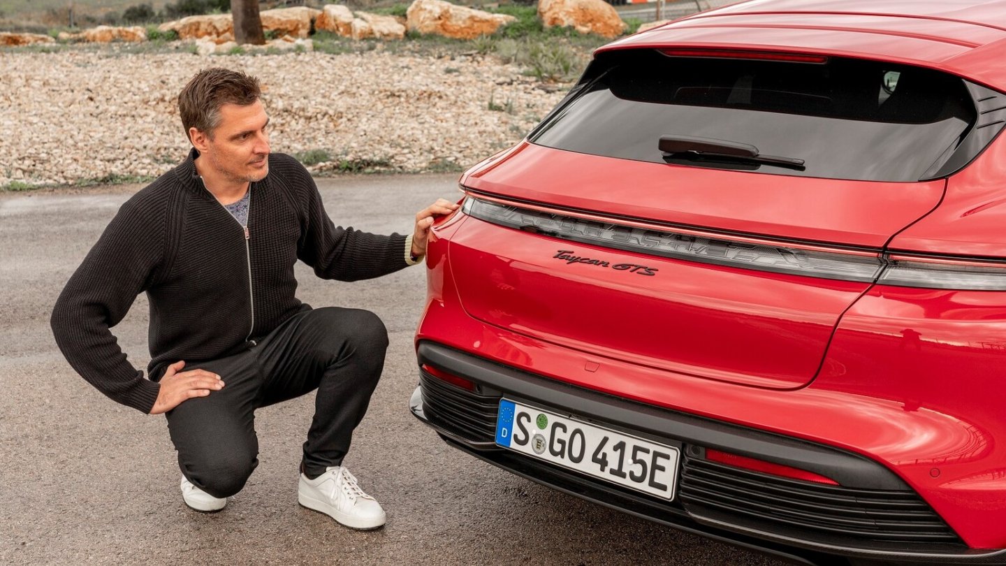 Nein, den Porsche Taycan GTS gibt es nicht billiger. Und wohl auch nicht mehr vor dem Fest.