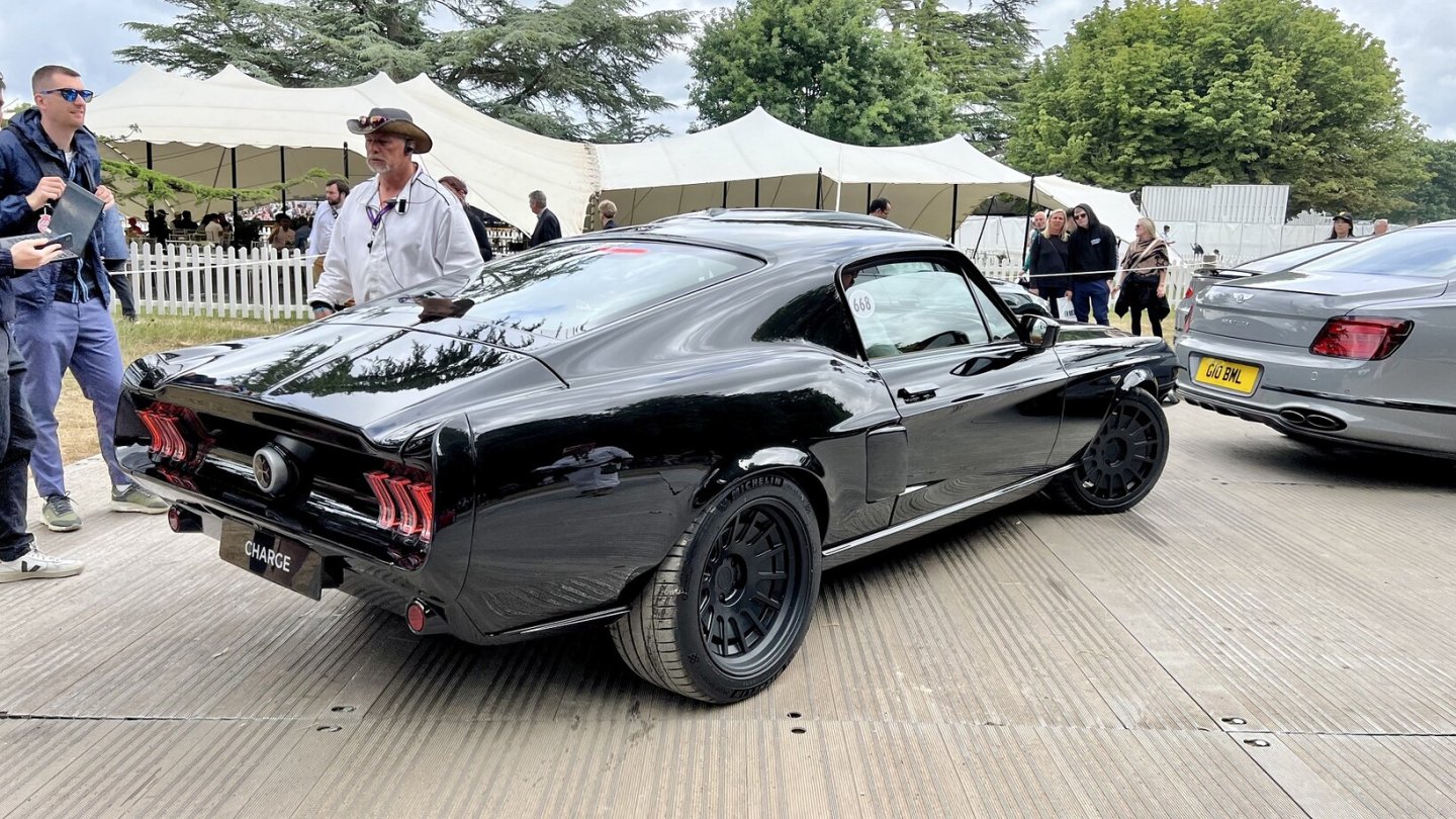 Charge Cars baut seinen 1967er Ford Mustang zum Elektroauto um.