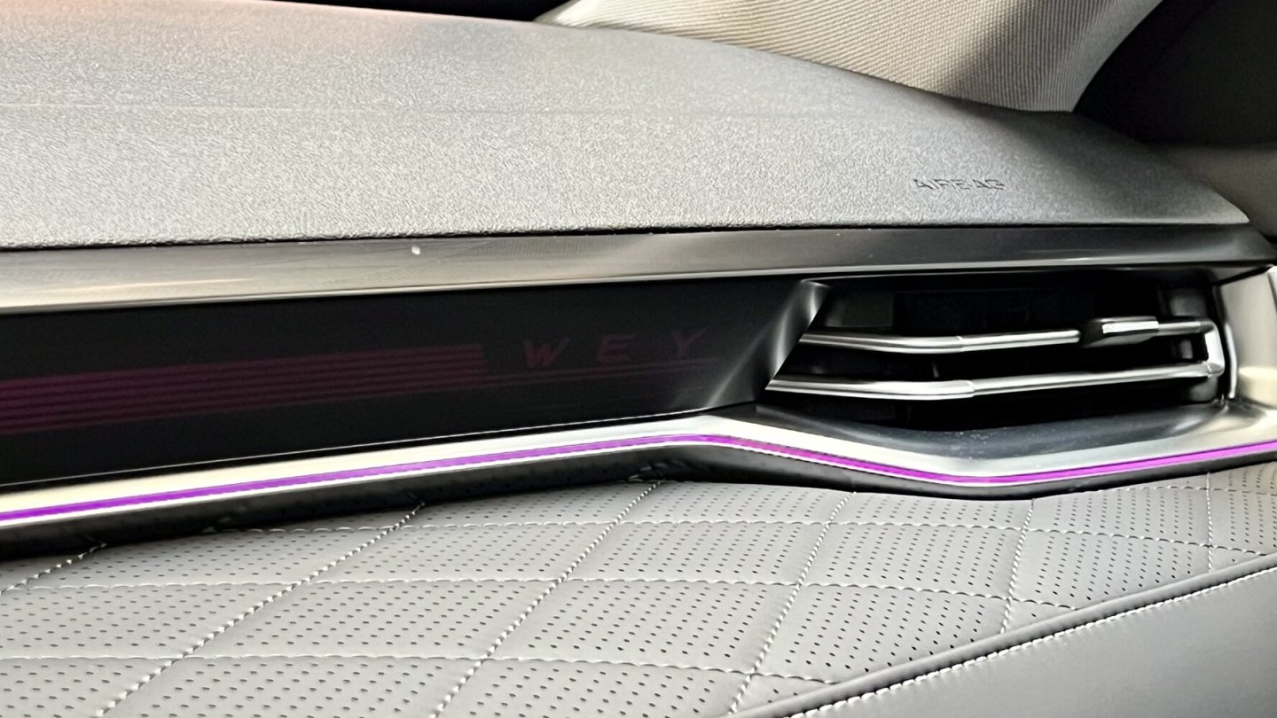 Das Ambientelicht kann auch zur Musik pulsieren. Diese Funktion lässt sich aber auch ausschalten.