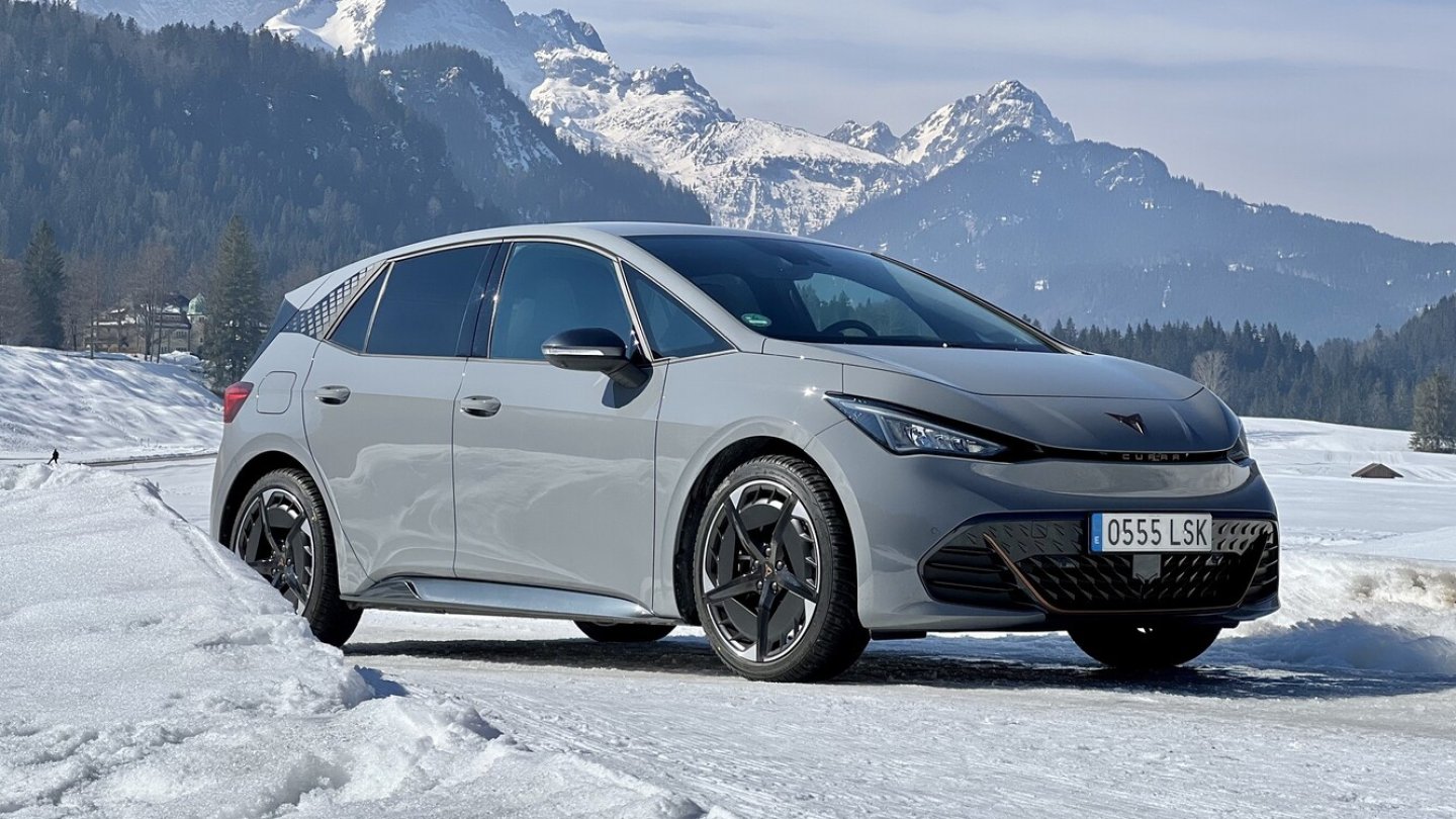 Auf den Cupra Born gibt es zum Start des Jahres 2024 einen Nachlass von über 9.200 Euro.