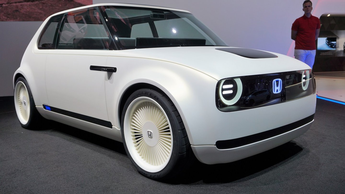 Wie bei vielen aktuellen Studien ist das Markenlogo nur noch animiert.