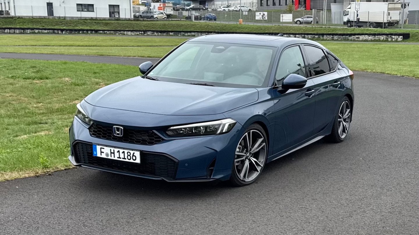 Der Civic liegt satt auf der Straße, die Lenkung bietet eine gute Rückmeldung.