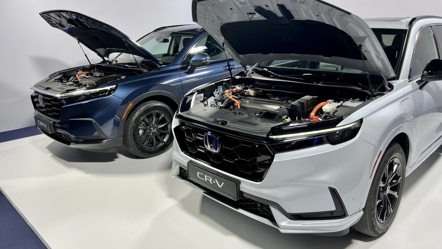 Der primäre Antrieb erfolgt über einen 135 kW starken Elektromotor.