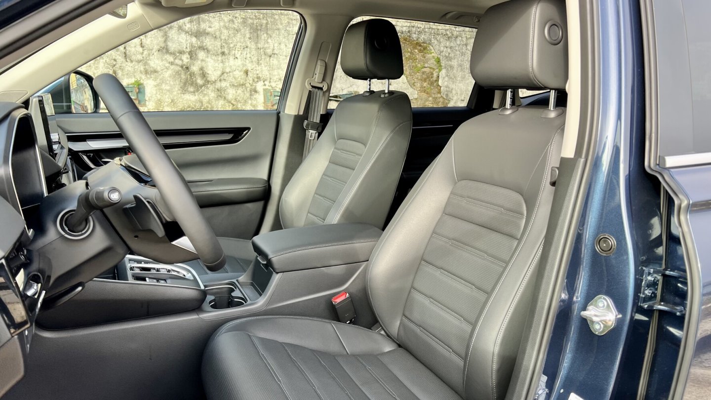 Die Serienausstattung des Honda CRV ist - bis hin zu Leder-Kunstleder-Bezügen - sehr umfangreich.