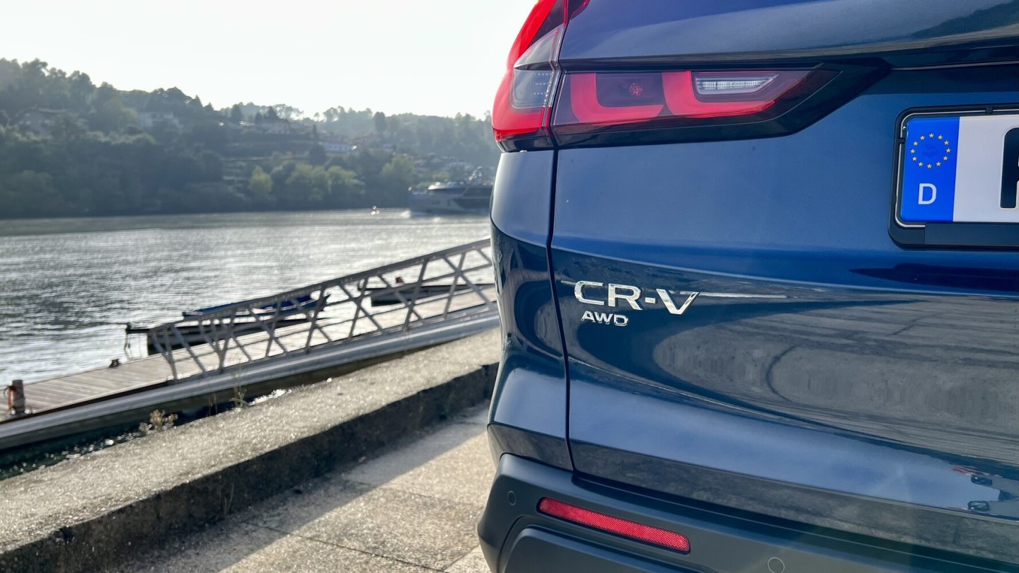 Allradantrieb ist bei den Hybrid-Varianten ohne Stecker serienmäßig.