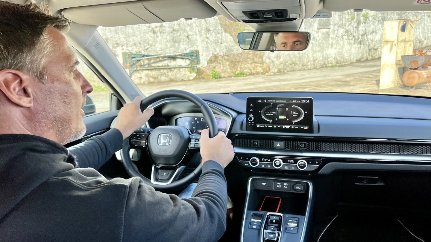 Das Cockpit im CR-V kennt man, wenn man zuvor in Civic oder ZR-V gesessen ist.