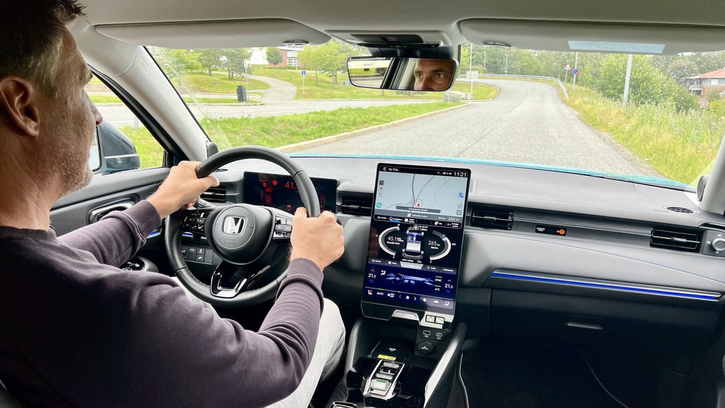 Wer mit dem Honda e:Ny 1 erstmals ein Elektroauto fährt, muss sich nicht umgewöhnen.
