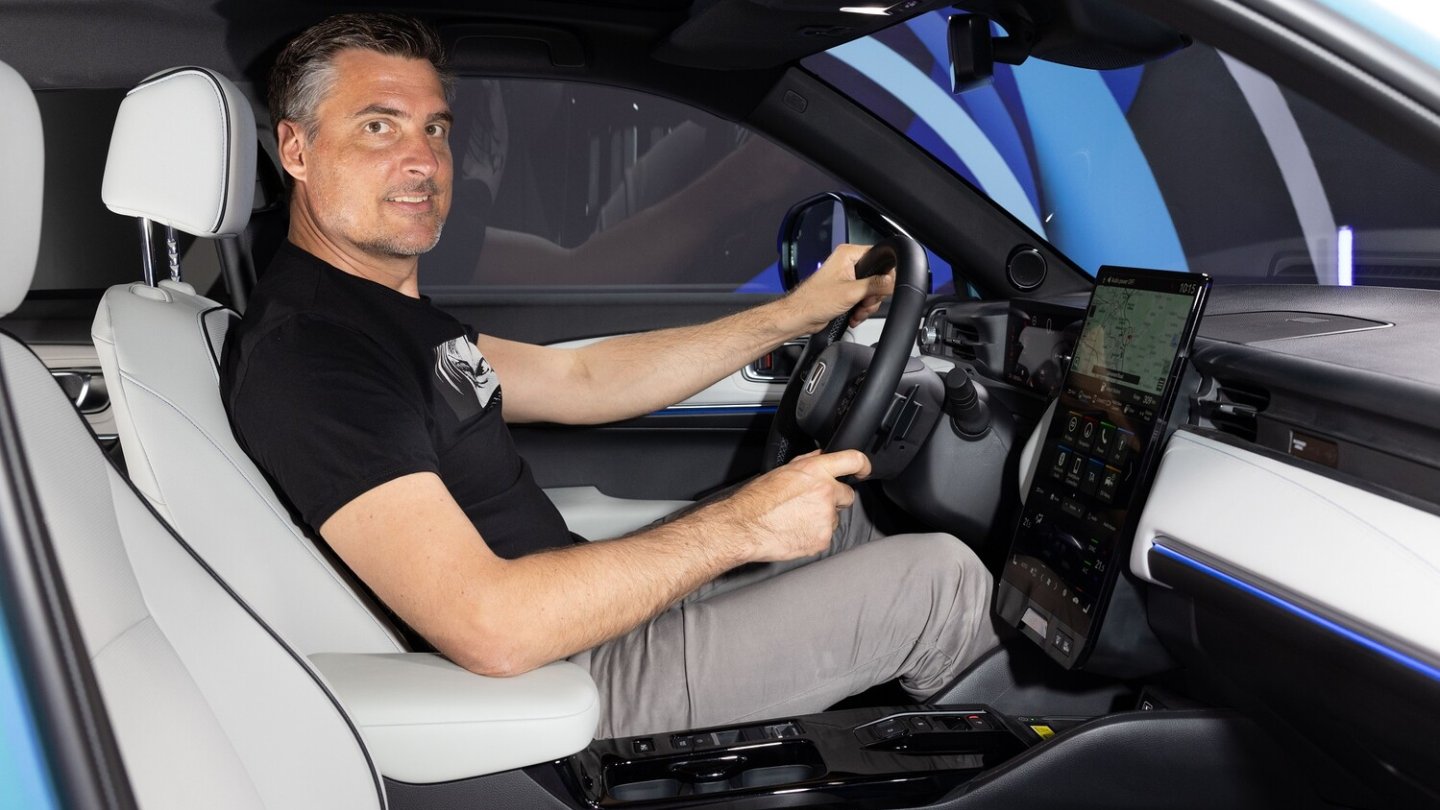 Das Elektro-SUV bietet in beiden Sitzreihen viel Platz.