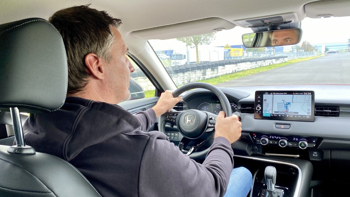 Gute Rundumsicht, bequeme Sitze und ein Antrieb, der Entspannung vorschlägt.