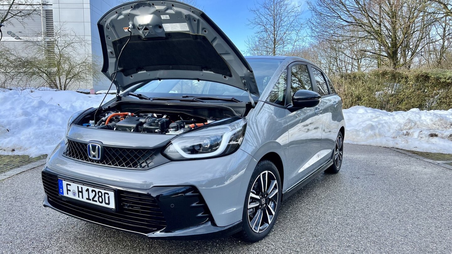 Der Hybrid-Antrieb wurde mit dem Facelift überarbeitet, er bekam dabei mehr Leistung.