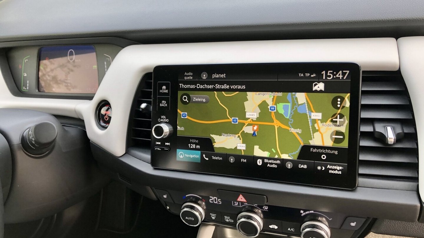 Im Jazz Executive ist ein Navigationssystem mit 9-Zoll-Display an Bord.