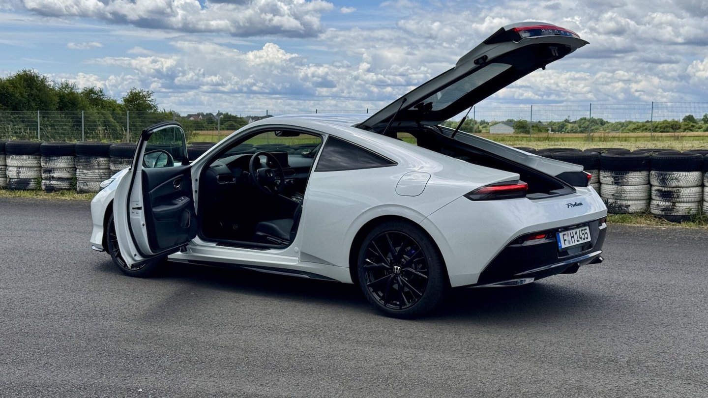 Der Honda Prelude wird in einer Ausstattungslinie angeboten, man kann nur Farben für Lack und Innenausstattung wählen.