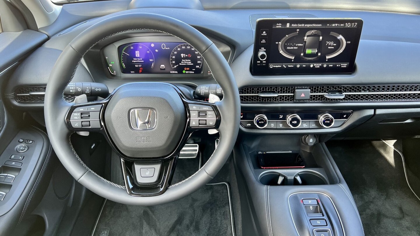 Klar gruppierte Knöpfe und logische Menüs erleichtern die Bendienung des Honda-Cockpits.