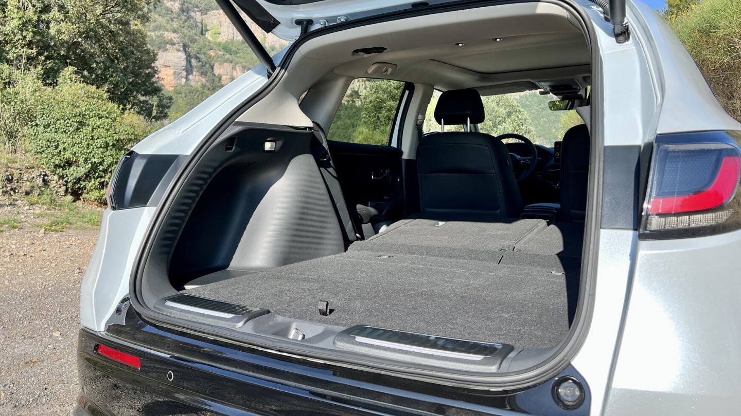 Ein wahres Lademeister ist der Honda ZR-V auch mit umgeklappten Rücksitzlehnen nicht.