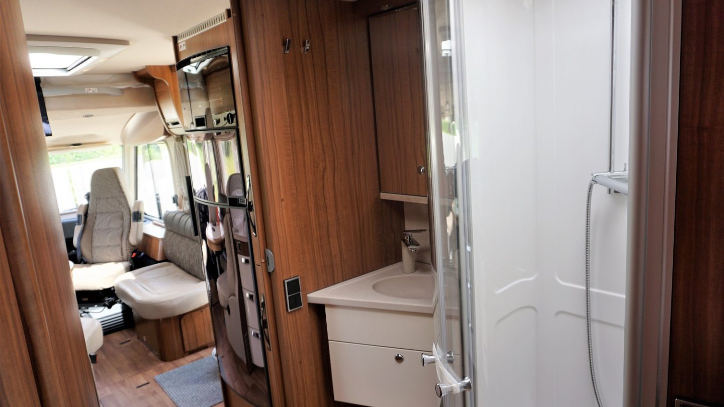 Ein größeres Waschbecken im Bad wäre wünschenswert.