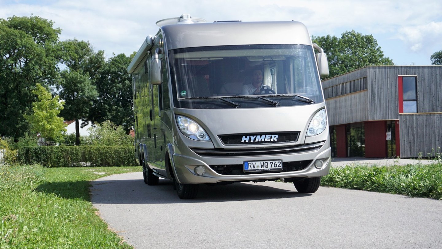 Fährt lieber geradeaus statt um Kurven: das 3,8 Tonnen schwere Wohnmobil.