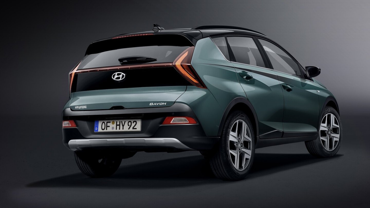 Vertikale Leuchten prägen das Heck des Bayon.