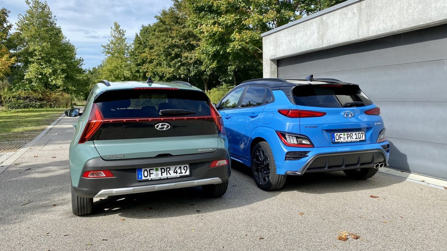 Unterschiedlicher könnte die Formensprache am Heck kaum sein.