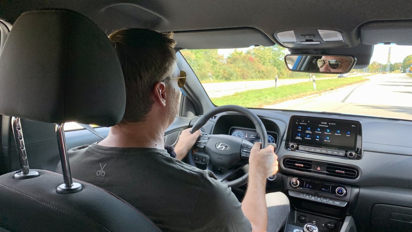Der Hyundai Kona hat eine ähnliche Cockpit-Architektur wie der Bayon.