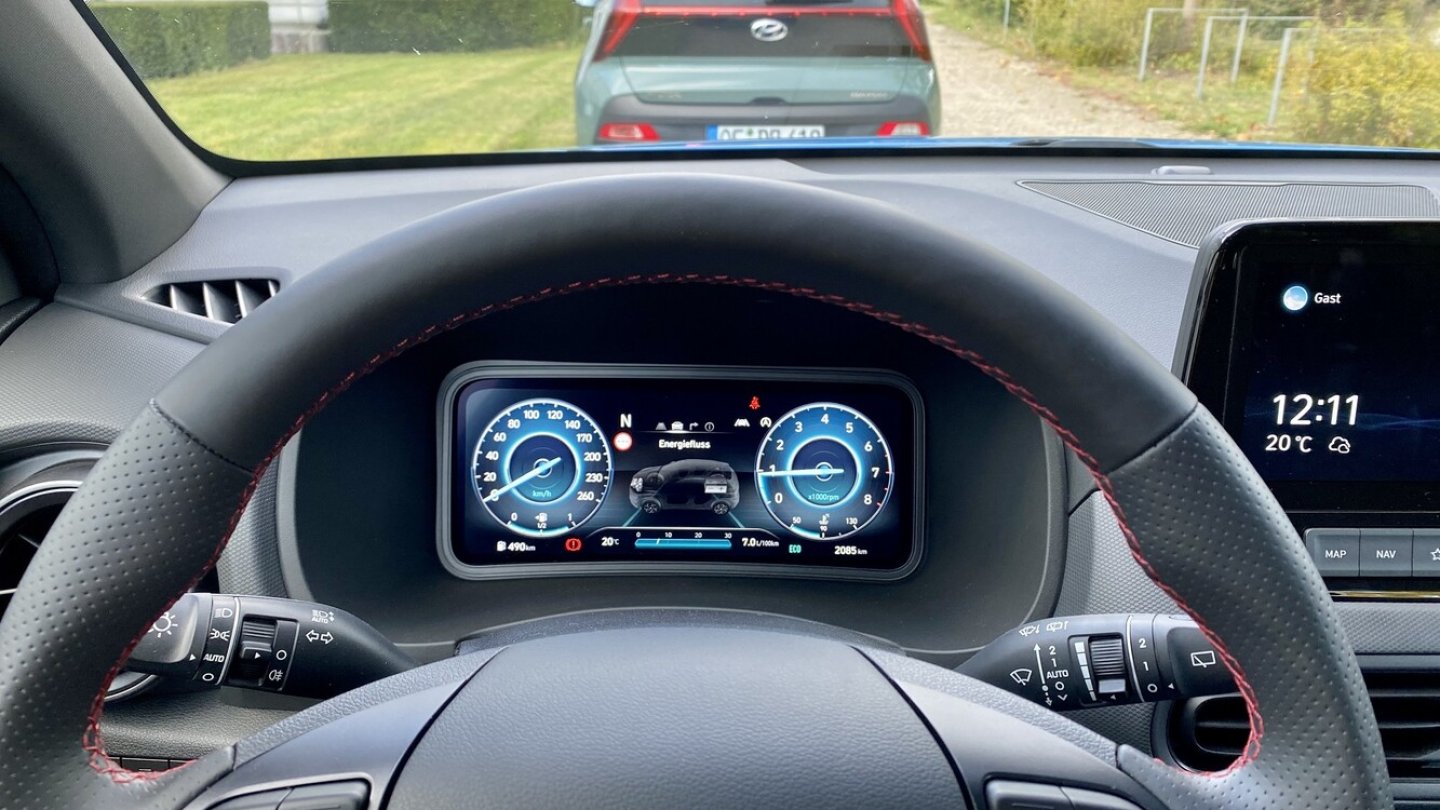 Die digitalen Instrumente im Hyundai Kona.
