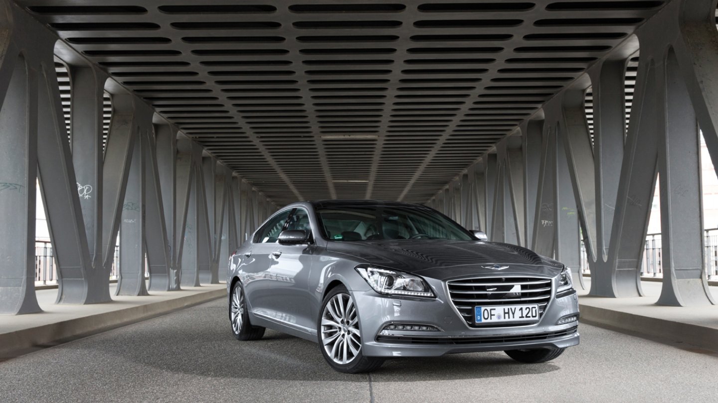 Hier die aktuelle Version des Genesis, die es nur mit einem durstigen V6 gibt.