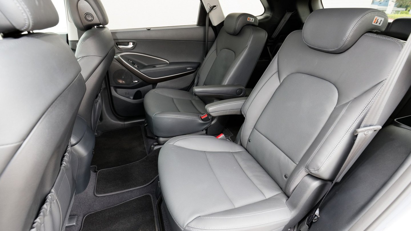 Als Sechsitzer bietet der Grand Santa Fe auch im Fond zwei bequeme Einzelsitze.